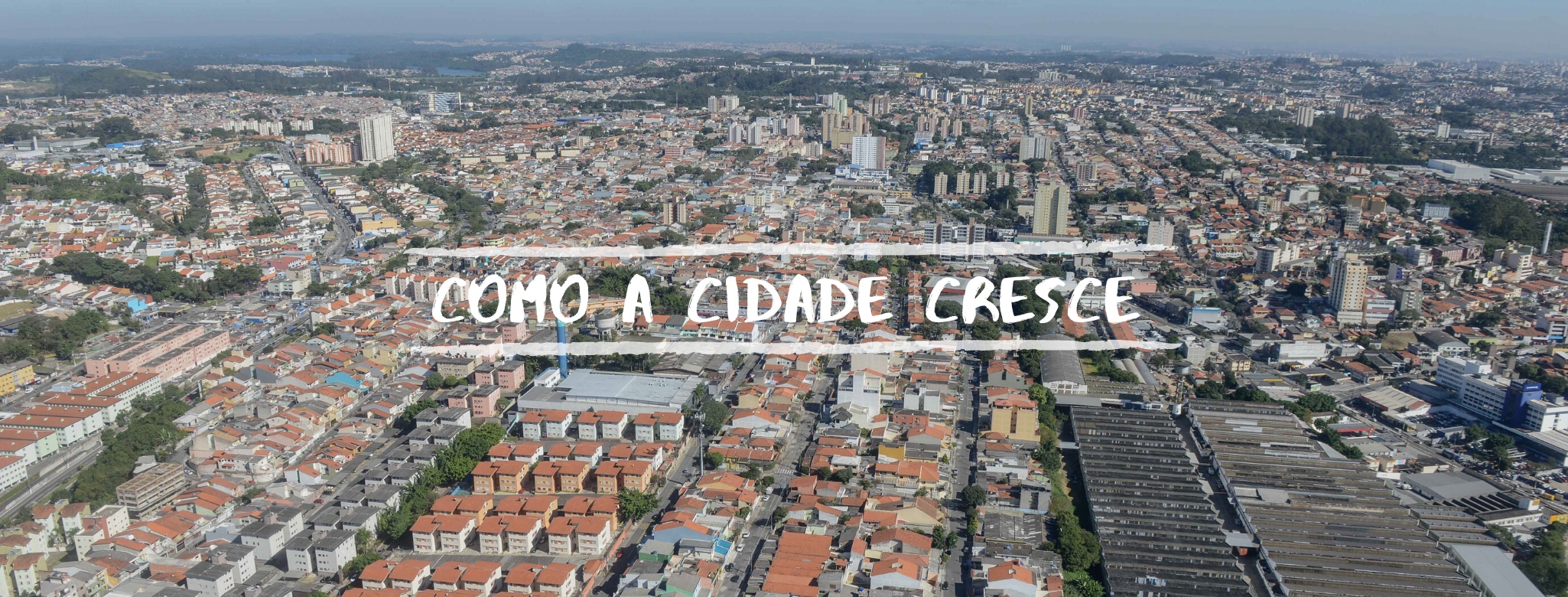 Foto aérea de uma área urbana densa, com muitas casas e prédios baixos e altos, que se estende até o horizonte. No centro, sobre a paisagem, há a frase em destaque: "COMO A CIDADE CRESCE".